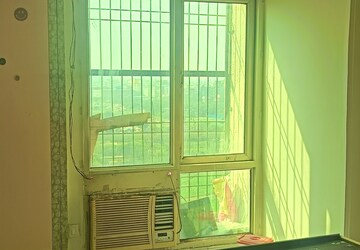 Room in 2 BHK Apartment at Antriksh Golf View, Sector 78 – for Rent