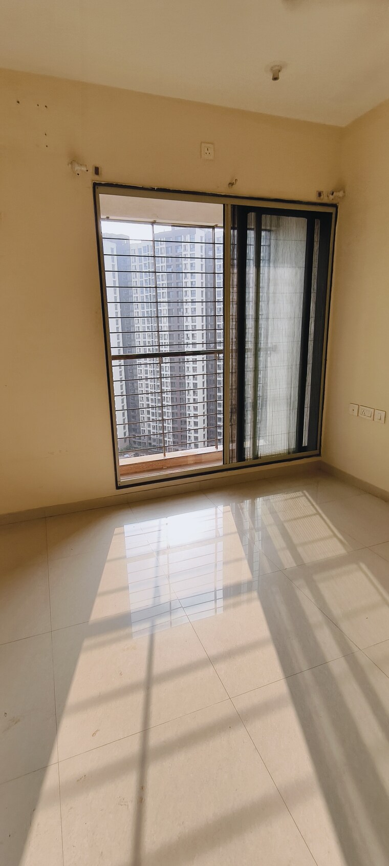 Room, dosti-west-county 1.5 Bedroom 650 Sq.Ft. Apartment In Balkum Pada Thane 9349538