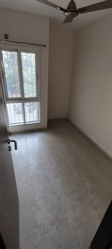 Room in 1.5 BHK Apartment at Dosti West County, Balkum Pada – for Rent