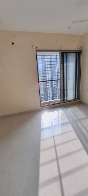 Room in 1.5 BHK Apartment at Dosti West County, Balkum Pada – for Rent