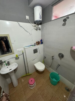 Attached Bathroom in 2 BHK Apartment at Mansarovar – for Rent