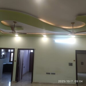 Room in 3 BHK Villa at Mansarovar Extension – for Rent