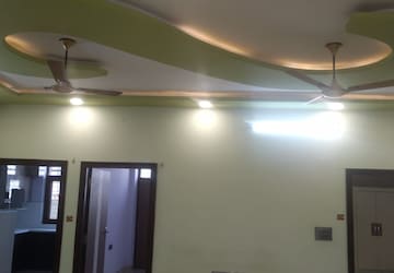 Room in 3 BHK Villa at Mansarovar Extension – for Rent