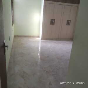 Room in 3 BHK Villa at Mansarovar Extension – for Rent