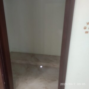 Room in 3 BHK Villa at Mansarovar Extension – for Rent