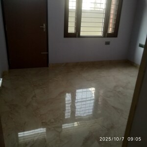 Room in 3 BHK Villa at Mansarovar Extension – for Rent