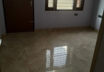 Room in 3 BHK Villa at Mansarovar Extension – for Rent