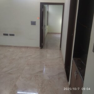 Room in 3 BHK Villa at Mansarovar Extension – for Rent