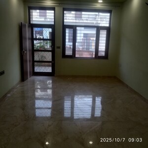 Room in 3 BHK Villa at Mansarovar Extension – for Rent