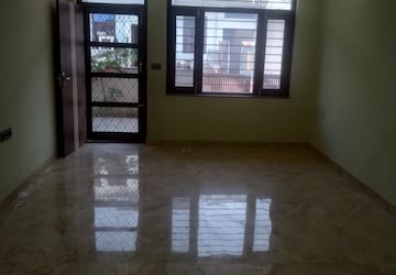 Room in 3 BHK Villa at Mansarovar Extension – for Rent