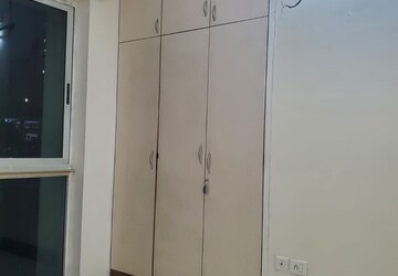 Room in 2 BHK Apartment at Sheth Fiona, Pokhran Road No Two – for Rent