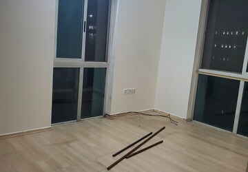 Room in 2 BHK Apartment at Sheth Fiona, Pokhran Road No Two – for Rent