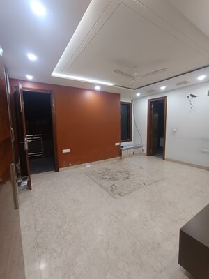 Room in 2.5 BHK Apartment at Navbharat Apartments, Paschim Vihar – for Rent