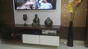 Furnished Amenities in 2 BHK Apartment at Kandivali East – for Rent