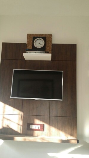 Furnished Amenities in 2 BHK Apartment at Kandivali East – for Rent