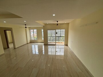 Room in 4 BHK Apartment at Shree Lakshmi Grand, Koramangala – for Rent