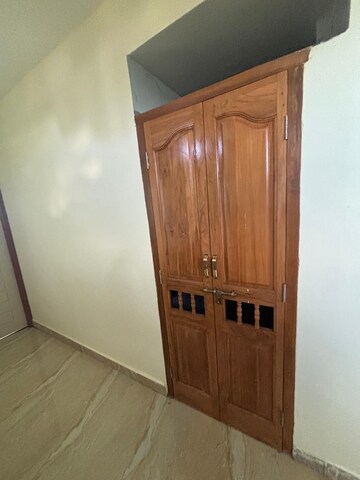 Furnished Amenities in 4 BHK Apartment at Shree Lakshmi Grand, Koramangala – for Rent