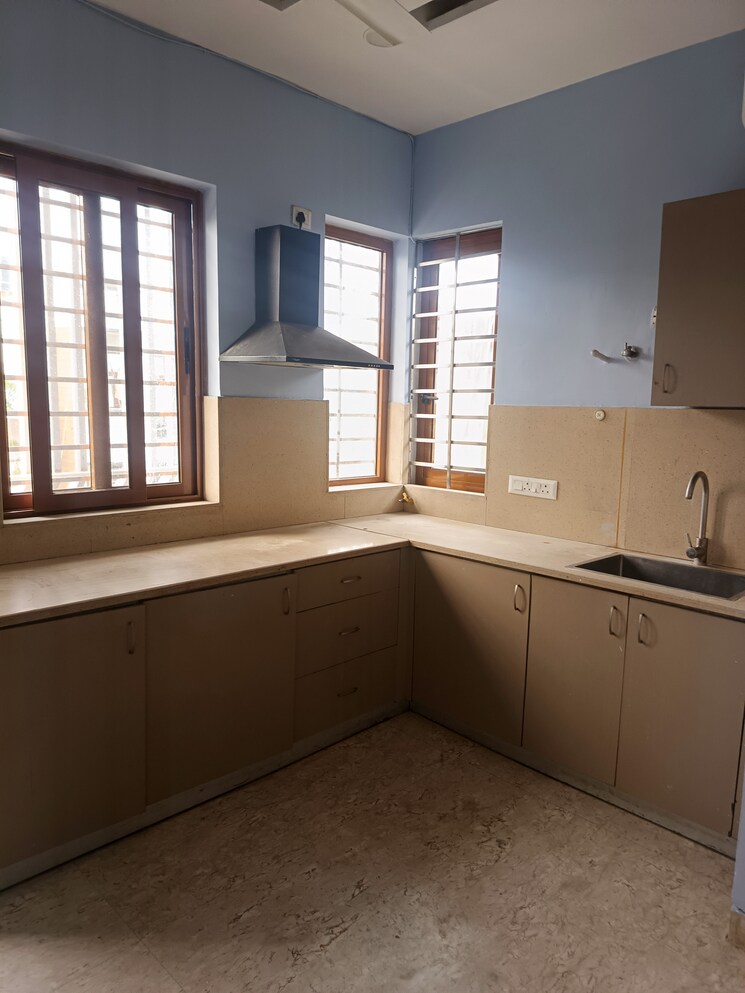 Kitchen, sector 39 2 Bedroom 300 Sq.Mt. Villa In Sector 39 Noida 9349611
