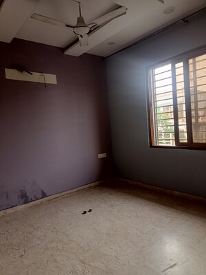 Room in 2 BHK Villa at Sector 39 – for Rent