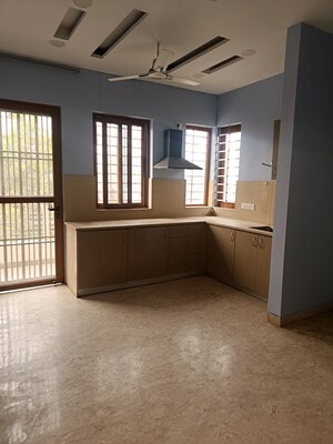 Room in 2 BHK Villa at Sector 39 – for Rent