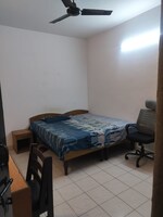 Studio  + Pooja Room 400 Sq.Ft. Independent House in RWA Apartments Sector 30