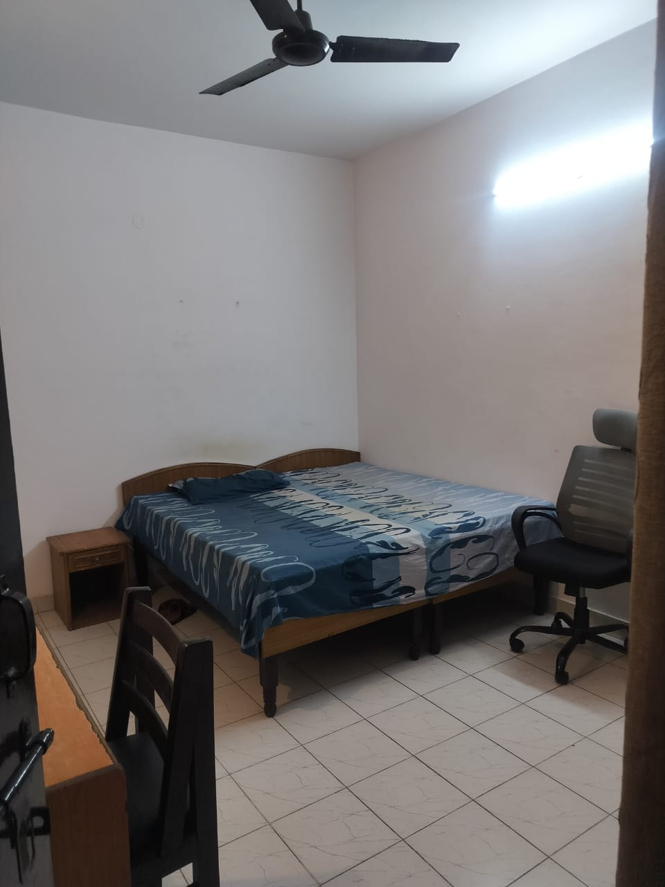 Studio+ Pooja Room Independent House For Rent in RWA Apartments Sector 30