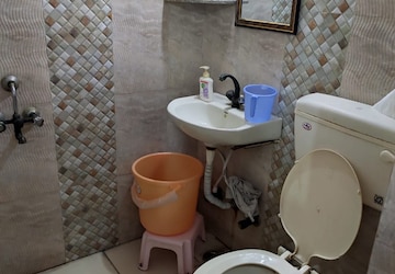 Master Bedroom in Studio Apartment at RWA Apartments Sector 29, Sector 29 – for Rent