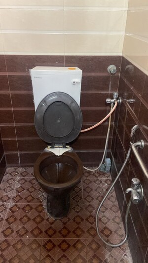 Bathroom in 2 BHK Apartment at Mulund East – for Rent