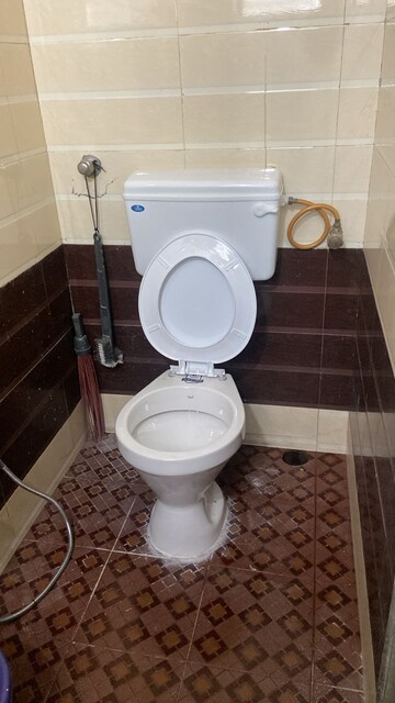 Bathroom in 2 BHK Apartment at Mulund East – for Rent