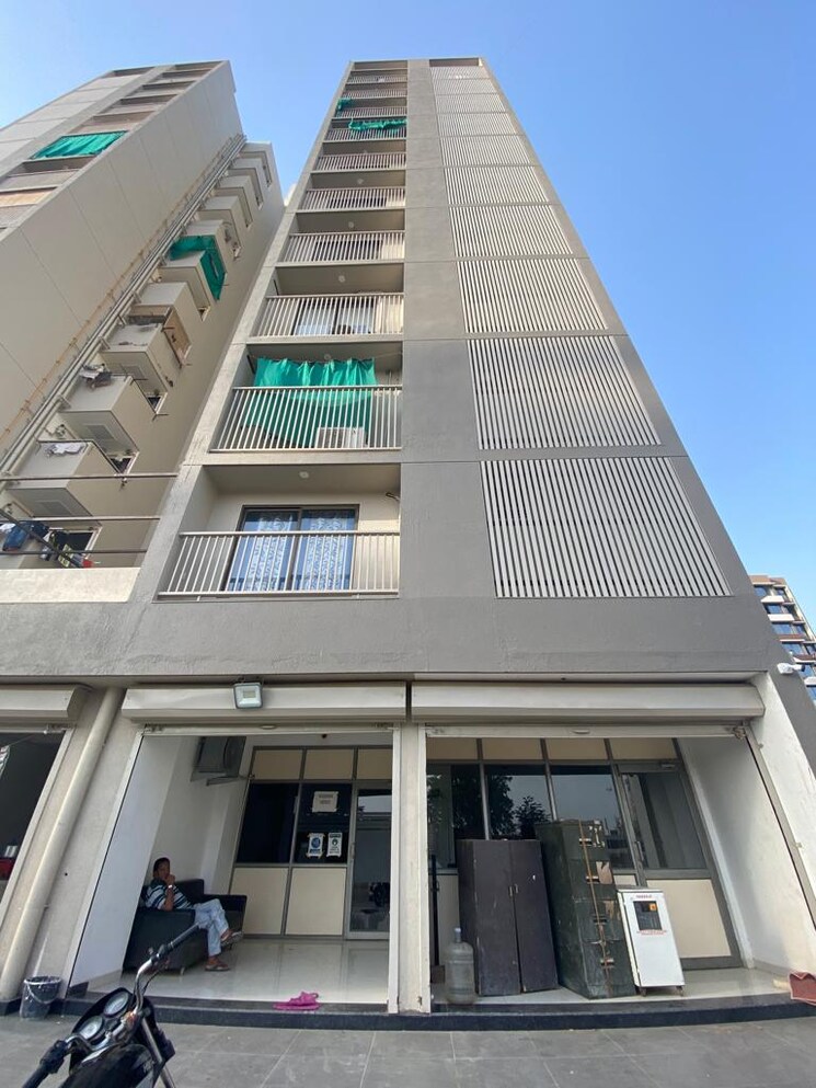 Exterior View, science city Commercial Showroom 698 Sq.Ft. In Science City Ahmedabad 9349641