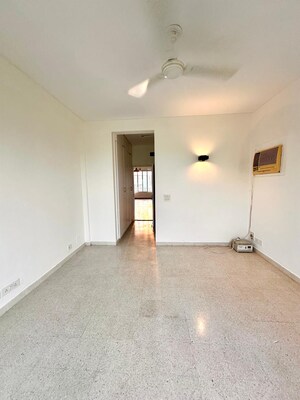 Room in 3 BHK Apartment at DLF Park Place, Sector 54 – for Sale