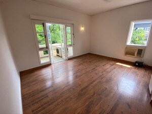 Room in 3 BHK Apartment at DLF Park Place, Sector 54 – for Sale