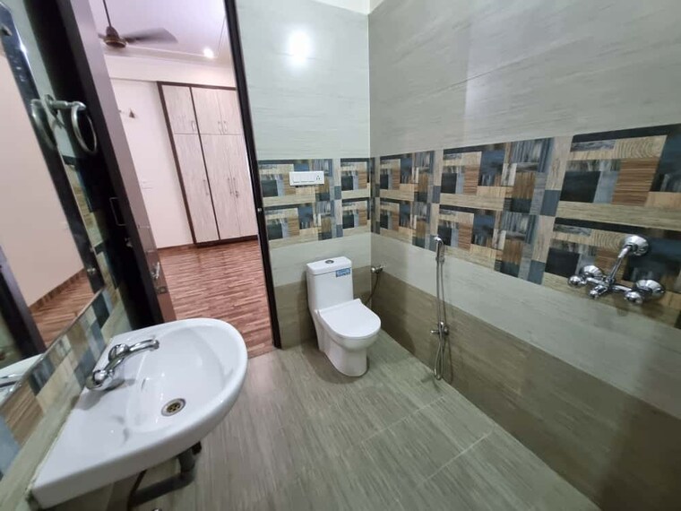 Attached Bathroom, dlf-exclusive-floors 3 Bedroom 1500 Sq.Ft. Apartment In Sector 53 Gurgaon 9349718