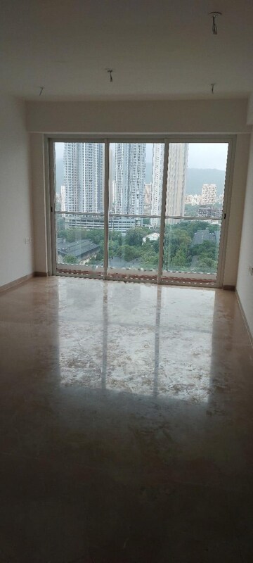 Room in 2 BHK Apartment at Kalpataru Immensa, Kolshet Road – for Rent