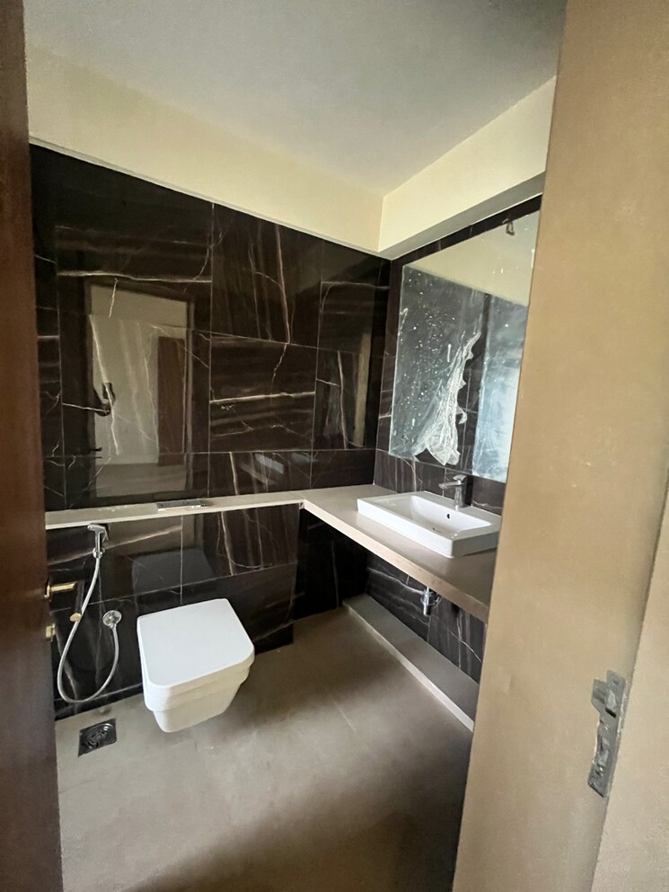 Attached Bathroom, bhimjyani-verraton 3.5 Bedroom 1400 Sq.Ft. Apartment In Thane West Thane 9349752