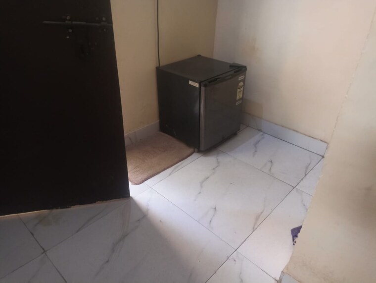 Bathroom, sector 37 1 Bedroom 200 Sq.Ft. Villa In Sector 37 Noida 9349746