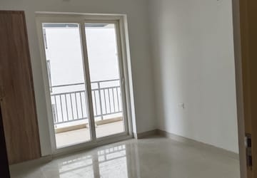 Room in 2 BHK Apartment at Pacific Golf Estate, Kulhan – for Rent