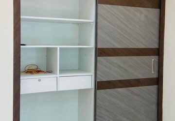 Room in 6 BHK Apartment at Raymond Ten X Era, Pokhran Road No One – for Sale