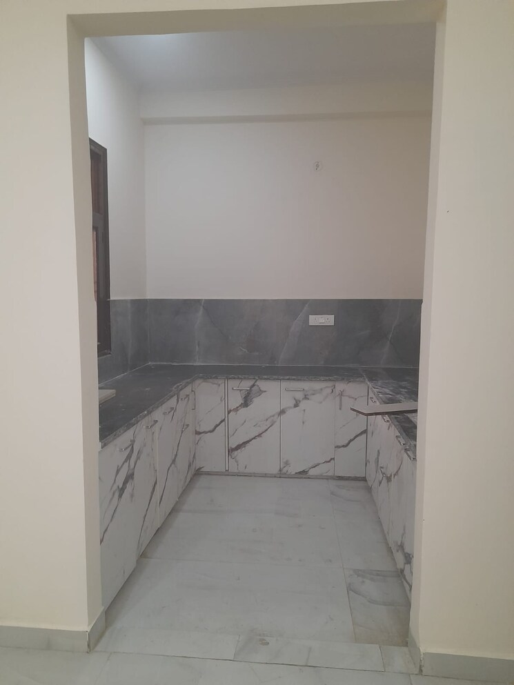 Bathroom, brij-vatika 1 RK 650 Sq.Ft. Builder Floor In Sector 73 Noida 9349754