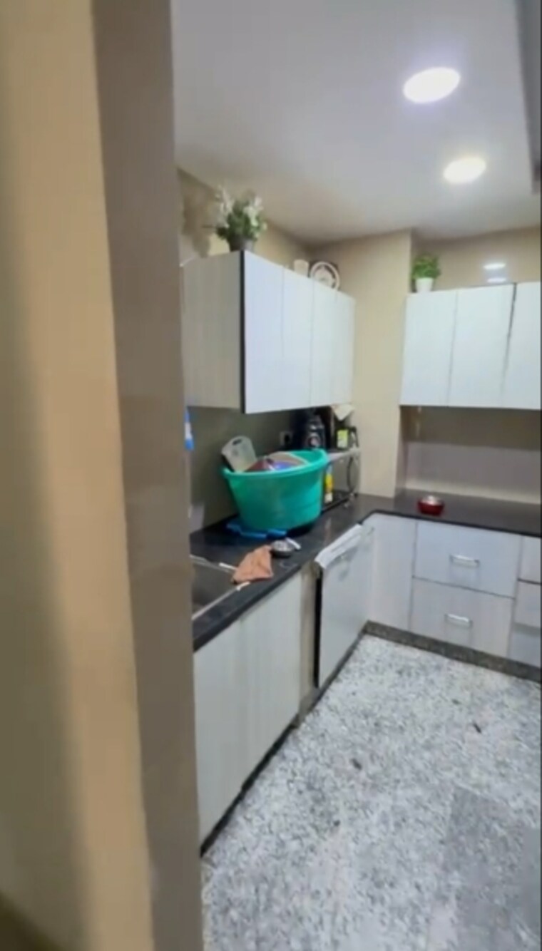 Kitchen, east patel nagar 3 Bedroom 1830 Sq.Ft. Builder Floor In East Patel Nagar Delhi 9349869