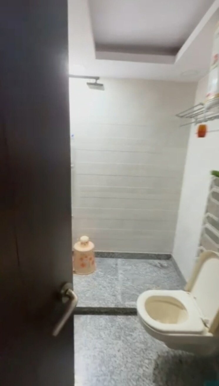 Bathroom, east patel nagar 3 Bedroom 1830 Sq.Ft. Builder Floor In East Patel Nagar Delhi 9349869