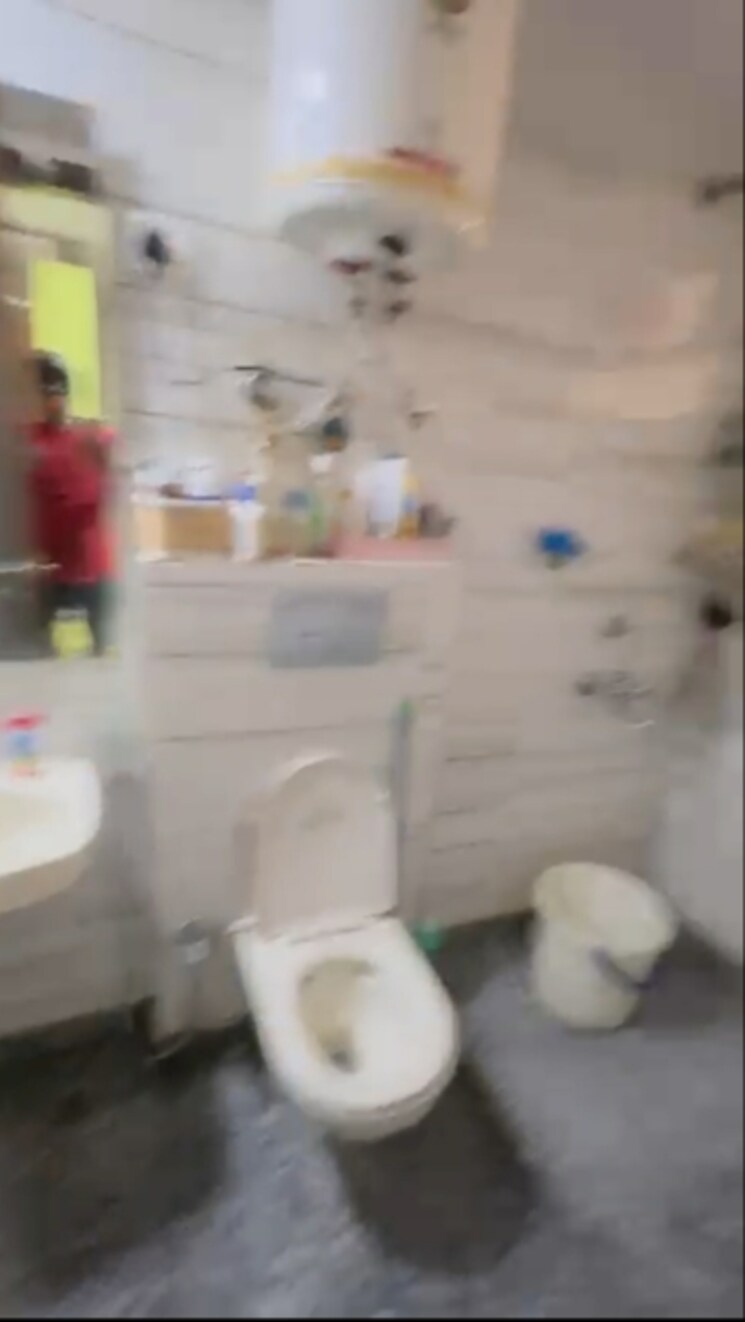 Bathroom, east patel nagar 3 Bedroom 1830 Sq.Ft. Builder Floor In East Patel Nagar Delhi 9349869