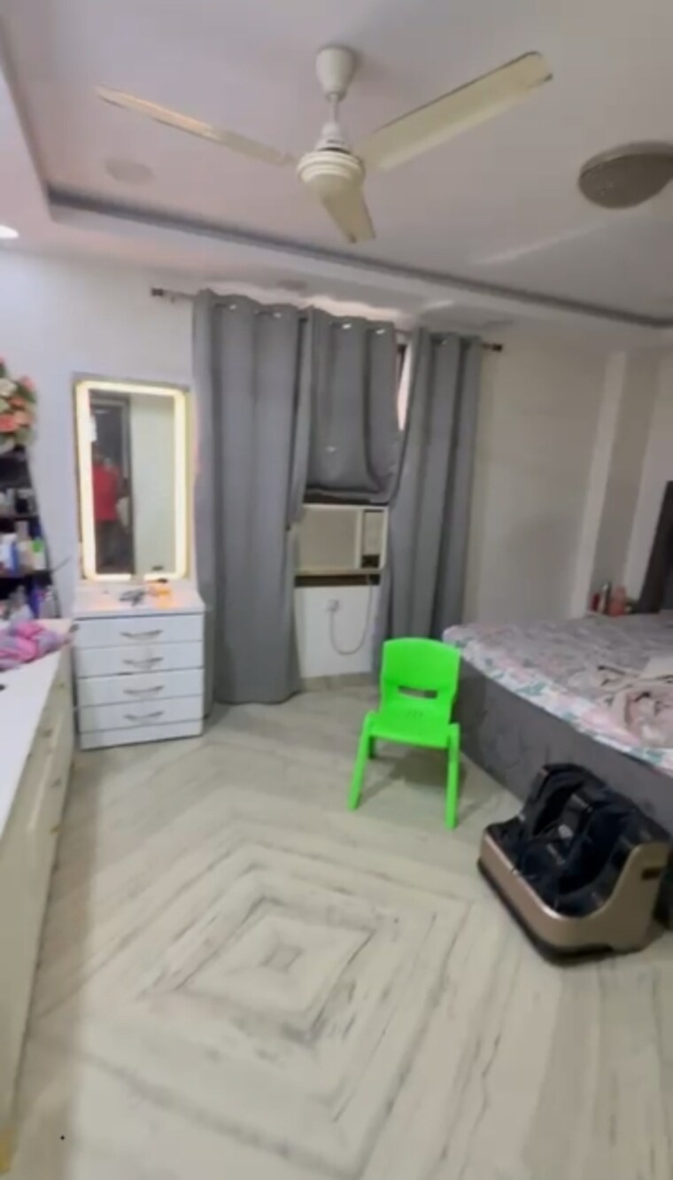 Bedroom, east patel nagar 3 Bedroom 1830 Sq.Ft. Builder Floor In East Patel Nagar Delhi 9349869