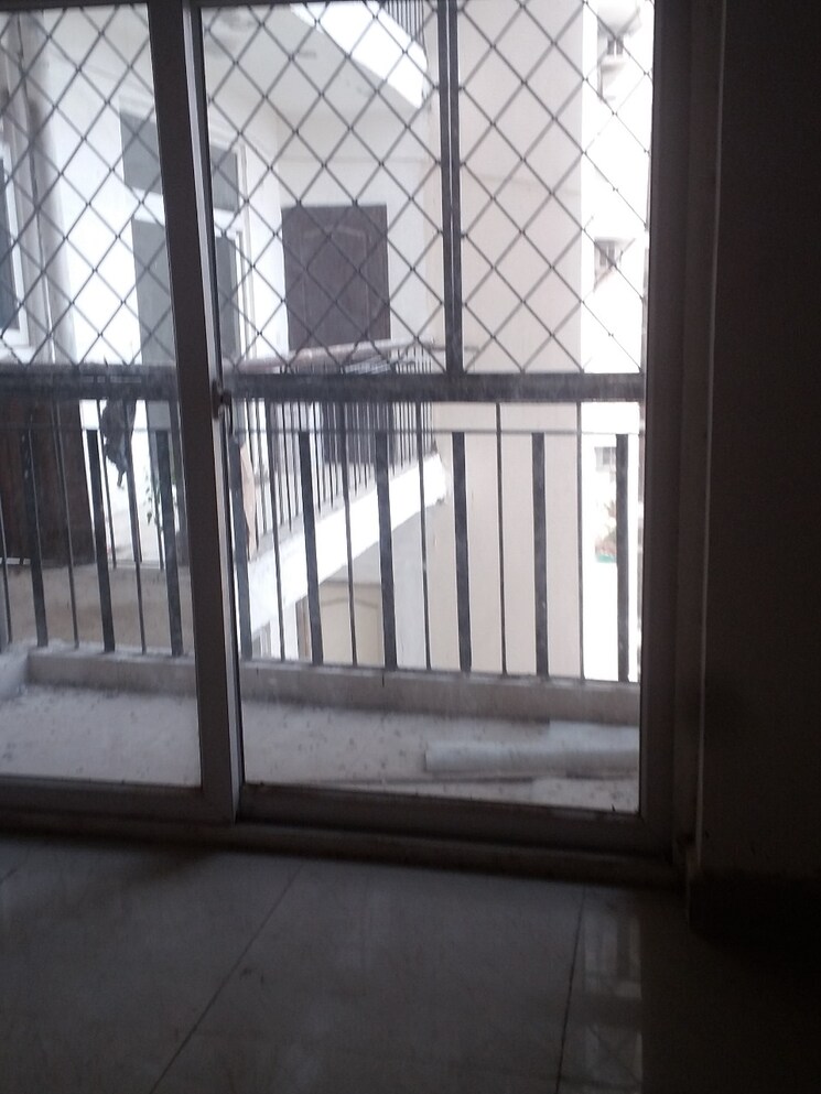 Room, amrapali-zodiac 2 Bedroom 950 Sq.Ft. Apartment In Sector 120 Noida 9349833