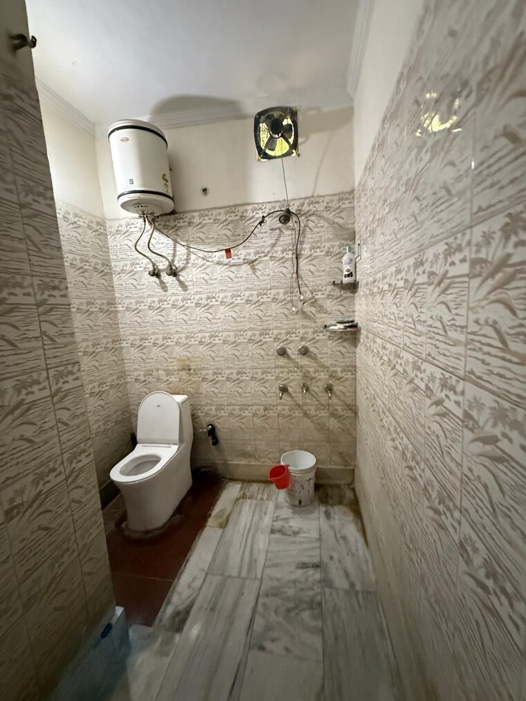 Bathroom, chattarpur 3 Bedroom 1000 Sq.Ft. Builder Floor In Chattarpur Delhi 9349858