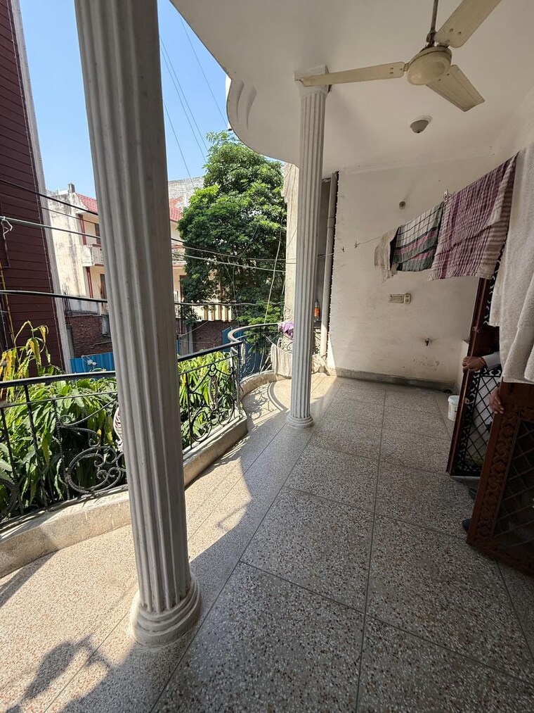 Balcony, chattarpur 3 Bedroom 1000 Sq.Ft. Builder Floor In Chattarpur Delhi 9349858