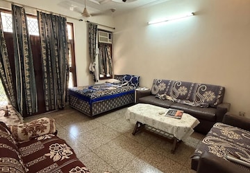3 BHK Builder Floor For Rent in Chattarpur