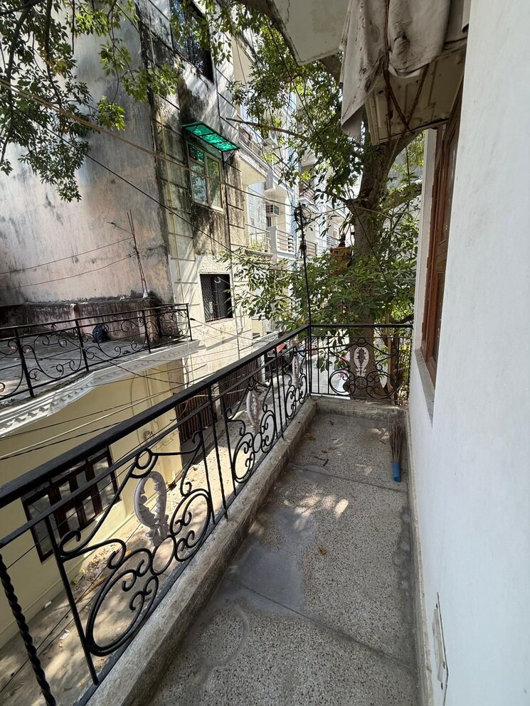 Balcony, chattarpur 3 Bedroom 1000 Sq.Ft. Builder Floor In Chattarpur Delhi 9349858
