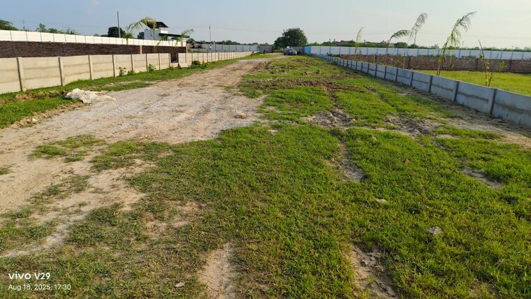 Garden, laramda  100 Sq.Yd. Plot In Laramda Agra 9349853