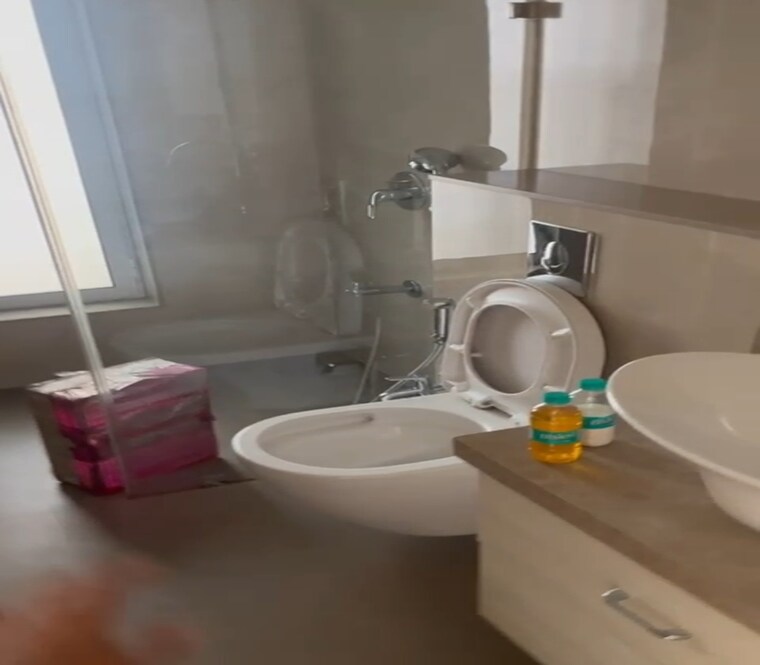 Bathroom, matunga east 3 Bedroom 1500 Sq.Ft. Apartment In Matunga East Mumbai 9349830